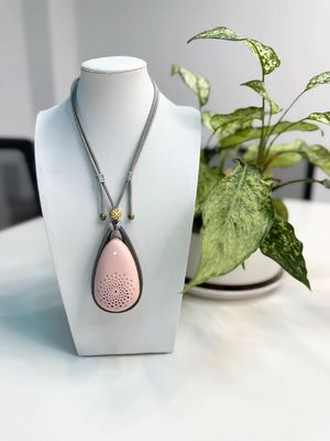 Kompak 96*56*33mm Pembersih Udara Berpakaian 21 Jam Operasi Kontinyu 850mAh Baterai Ultra-Senyap