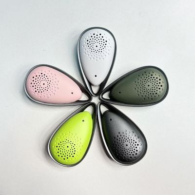 Pink Wearable Air Purifier dengan umur baterai 21 jam dan kapasitas baterai 850 MAh